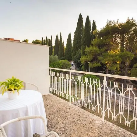 Sany- Two Bedroom With Balcony And Sea View *